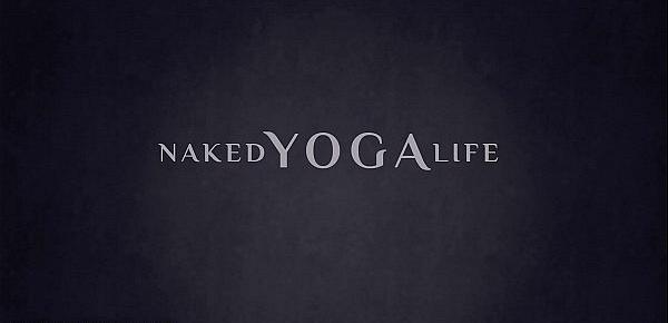  Naked Yoga Life Stunning Serene Siren Squirts on Yoga Mat